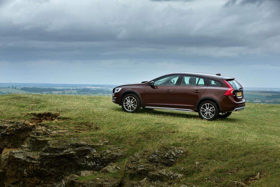  Volvo V60 D3 Cross Country 2015 года  (UK) (фото 12 из 22)